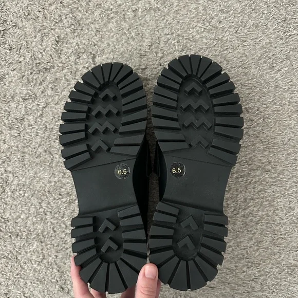 Steve Madden Black Leather Loafers with Silver Accent - Picture 3 of 3